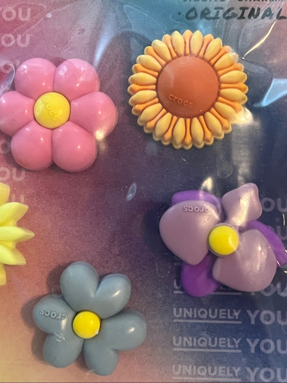 Crocs Flower Charms - Picture 4 of 4